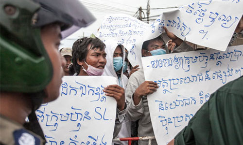 Workers' Demonstration at the SL Garment Factory in Phnom Penh, on 27 August 2013. <br />© Omar Havana