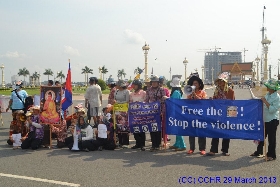 Yorm Bopha petition is submitted to the King - 29 March 2013