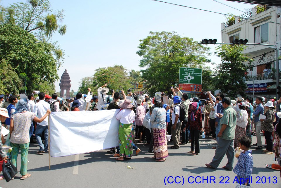 Boeung Kak Community Gathered in front of the PM’s Residence in Phnom Penh on 22 April 2013
