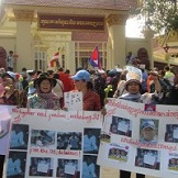 ​អ្នក​ភូមិ​បឹងកក់​​ និង​សហគមន៍​​ជាង​ ១០ ​​ហែរ​ក្បួន​​មុខ​តុលា​ការ​កំពូល​​ដាក់​​ញ្ញត្តិ​ទាមទារ​​ដោះលែង​​មនុស្ស​​ ២១ ​នាក់​