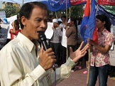 តំណាង​ថៅកែ​រោងចក្រ​កាត់ដេរ​ជំរុញ​ឲ្យ​រដ្ឋាភិបាលរឹត​បន្តឹង​សេរីភាព​សហជីព​កម្មករ