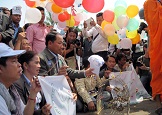 សហជីព​មួយ​ចំនួន​ខ្វែង​គំនិត​គ្នា​រឿង​ធ្វើ​កូដកម្ម​ទាមទារ​ដោះលែង​មនុស្ស​ ២១ ​នាក់