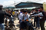 សហជីព​ចាប់​ផ្ដើម​ចែក​ខិត្តប័ណ្ណ​អំពាវនាវ​ឲ្យ​កម្មករ​ចូល​រួម​តវ៉ា​ជា​ថ្មី