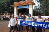ពលរដ្ឋ​មាន​ទំនាស់​ដី​នៅ​ស្រុក​មេមត់​ឡើង​តវ៉ា​នៅ​សាលា​ខេត្ត​ត្បូងឃ្មុំ