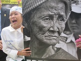 Land Activists, Monks, Protest Outside Prison