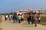 ពលរដ្ឋ​នៅ​សៀមរាប​និង​ព្រះវិហារ​ប្រឈម​មុខ​រឿង​ដីធ្លី​ជាមួយ​ទាហាន​និង​ក្រុមហ៊ុន​ចិន
