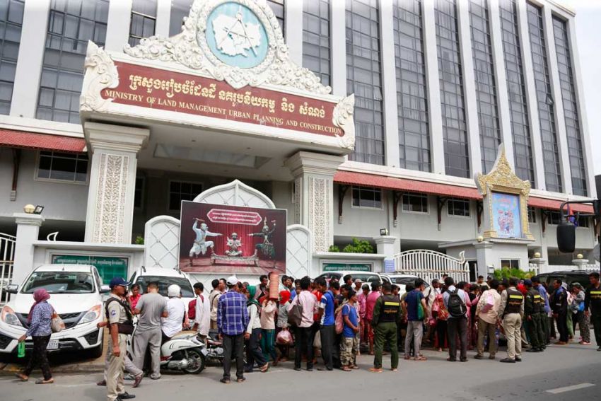 ពលរដ្ឋ ១៩៧ គ្រួសារ បន្តការតវ៉ារកដំណោះស្រាយវិវាទដីធ្លី