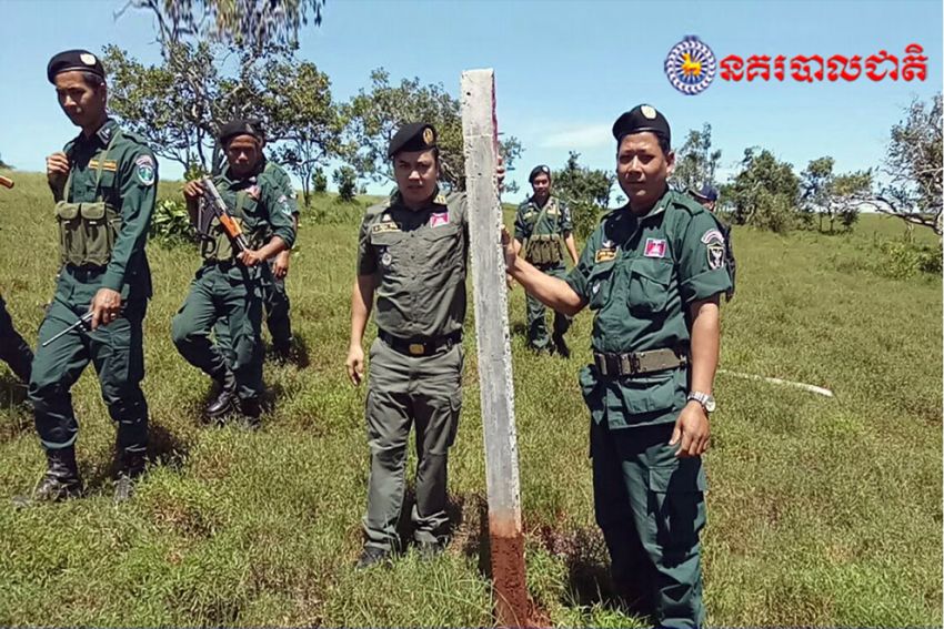 បង្គោល​ប្រមាណ ៤០០ ត្រូវ​បាន​ដក​ចេញ​ពី​គម្រោង​ព្រលាន​យន្តហោះ និង​ដែន​ជម្រក​សត្វ