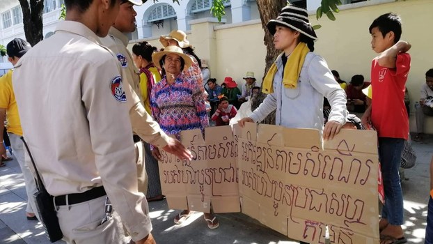 សហគមន៍​តាតុក​នៅ​ខណ្ឌ​ដង្កោ​តវ៉ា​លើក​ទី​១៧ ទាមទារ​ឱ្យ​សាលាក្រុង​ចេញ​ប្លង់​កាន់​កាប់​ដីធ្លី