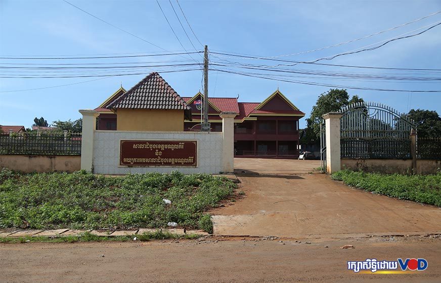 តុលាការឃាត់ខ្លួនកម្មកររបស់ឧកញ៉ា ស្រី ចន្ធូ ៨នាក់ សួរនាំរឿងហ៊ុមព័ទ្ធយកដីចំការរដ្ឋ