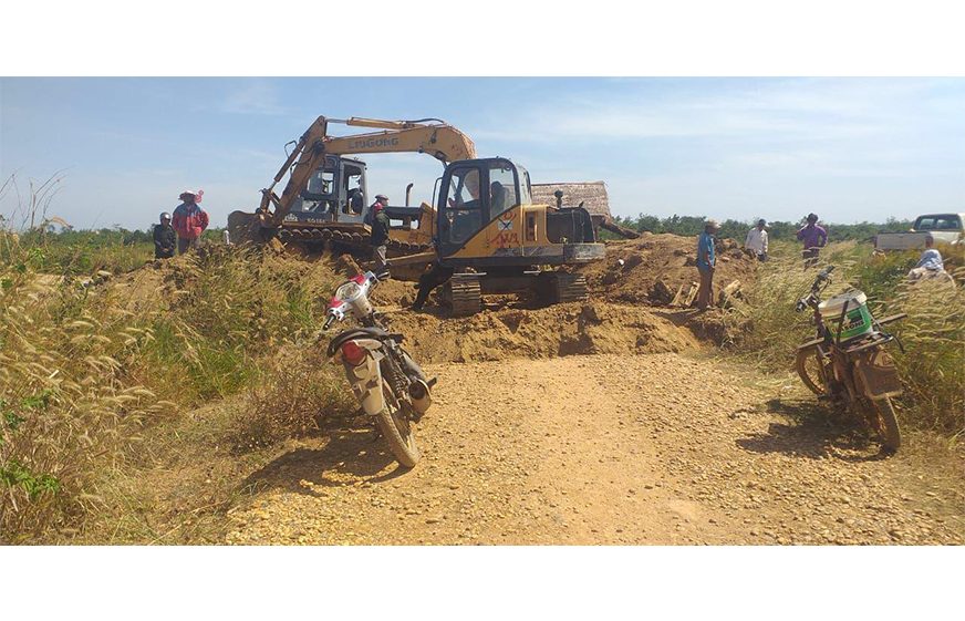 ប្រជា​សហគមន៍​មួយ​នៅ​ខេត្តត្បូងឃ្មុំ​ផ្ទុះ​ការ​តវ៉ា​រារាំង​គ្រឿងចក្រ​ចូលឈូសឆាយ​ដំឡូង​​មី​របស់ពួកគេ