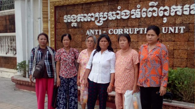 មន្ត្រី​អង្គ​ភាព​ប្រឆាំង​អំពើ​ពុក​រលួយ​ ប្រាប់​​អ្នក​បុរី​កីឡា ១២​គ្រួសារ​​ឱ្យ​រក​​ដំណោះ​ស្រាយ​ពី​​ខុទ្ទកាល័យ​លោក ហ៊ុន សែន និង​​សាលា​រាជធានី​ភ្នំពេញ