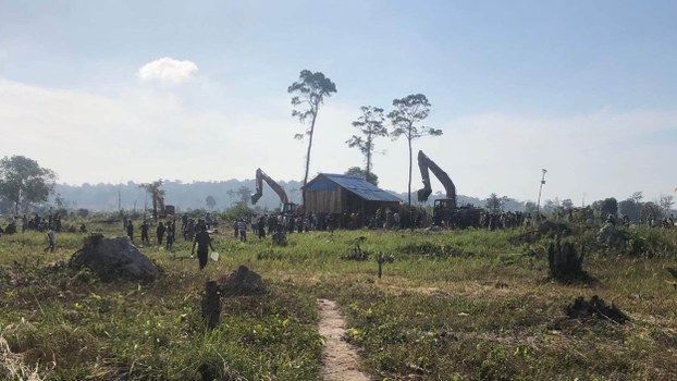 តុលាការ​ដោះលែង​ពលរដ្ឋ​មាន​ជម្លោះ​ដីធ្លី ៣នាក់ ប៉ុន្តែ​ត្រូវ​ដាក់​ឱ្យ​ស្ថិត​ក្រោម​ការ​ត្រួត​ពិនិត្យ​តាម​ផ្លូវ​ច្បាប់