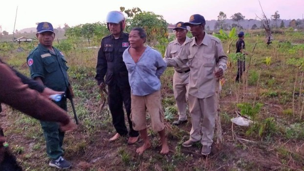 សមត្ថកិច្ច​ខេត្ត​ព្រះសីហនុ​ឃុំ​ខ្លួន​ពលរដ្ឋ ៧នាក់ ក្នុង​ជម្លោះ​ដីធ្លី​នៅ​ស្រុក​ព្រៃនប់ និង​ព្រមាន​ស្វែងរក​ចាប់​ខ្លួន​បន្ថែម​ទៀត