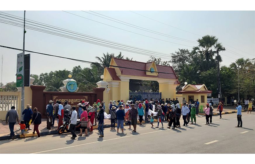ពលរដ្ឋមានជម្លោះដីធ្លីជាមួយក្រុមហ៊ុន​ UDG តវ៉ាមុខសាលាខេត្តកោះកុងជាថ្មីទៀត