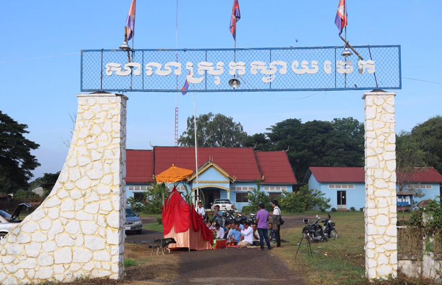 តំណាងពលរដ្ឋមាន​ជម្លោះ​ដីធ្លីជាមួយទាហាន​នៅស្វាយ​ចេក​ ថា​ពួកគាត់បង្ខំ​ចិត្ត​ចំណាក​ស្រុក​ព្រោះគ្មាន​ដី​បង្កបង្កើនផល​