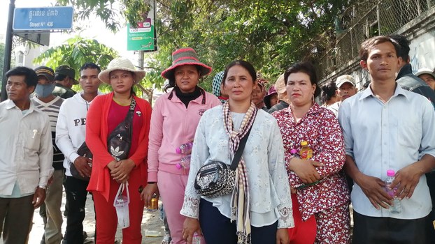អ្នក​ខេត្ត​ត្បូង​ឃ្មុំ​ជិត ២០០គ្រួសារ ស្នើសុំ​ក្រសួង​ដែនដី ឱ្យ​ដោះ​ស្រាយ​វិវាទ​ដីធ្លី​ជាមួយ​ក្រុមហ៊ុន​ចិន