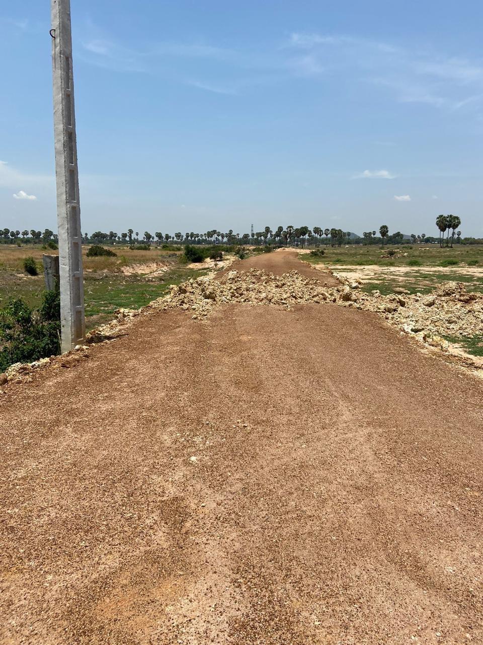 ករណីផ្ទុះការតវ៉ារឿងកាយផ្ដាច់ផ្លូវនៅស្រុកពញាឮ ត្រូវបានអាជ្ញាធរស្រុកស្នើម្ចាស់ដីតភ្ជាប់ផ្លូវជូនពលរដ្ឋធ្វើដំណើរឡើងវិញ