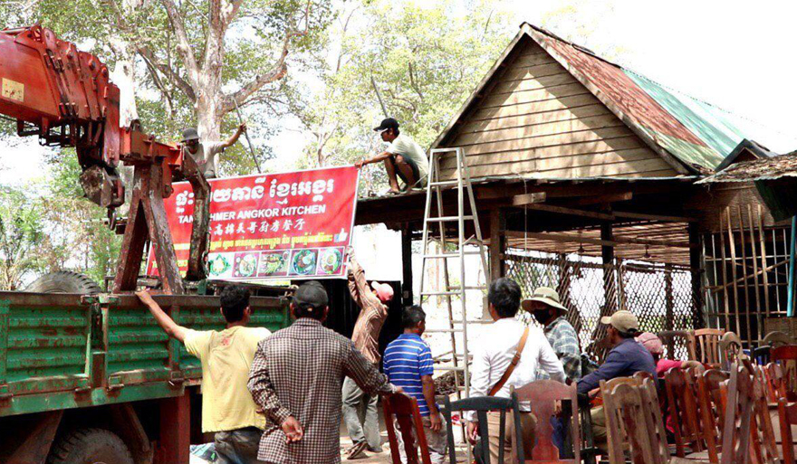ម្ចាស់​ភោជនីយដ្ឋាន​មួយកន្លែង​ស្ម័គ្រចិត្ត​រុះរើ​ចេញពីមុខ​តំបន់អង្គរ