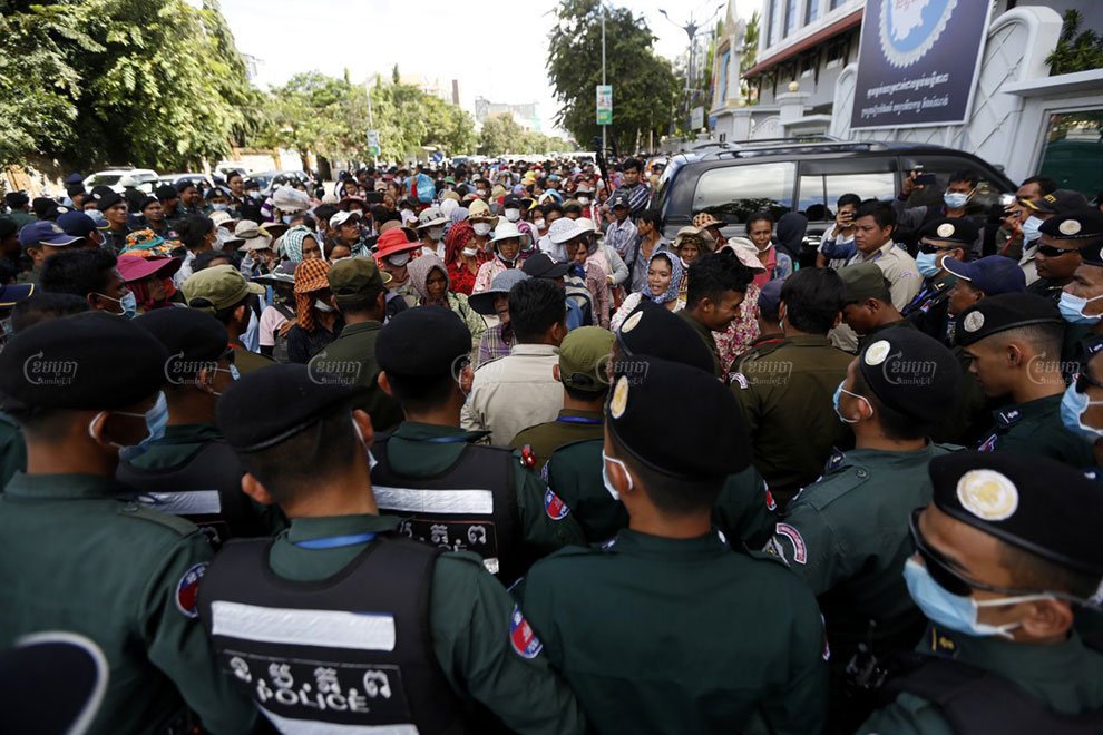 Ministry refuses petition as 1,000 protest over land disputes