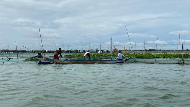 អ្នកធ្វើការ​ងារ​ផ្នែក​បរិស្ថាន​បារម្ភ​​​ថា ការ​បន្ត​លុប​បឹង​តា​មោក​ នឹង​អាចប​ង្ក​ផល​ប៉ះ​​ពាល់​ដល់​មនុស្ស​ និង​បរិស្ថាន