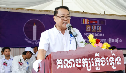 រដ្ឋាភិបាល​កម្ពុជា​ប្រតិកម្ម​នឹង​មេដឹកនាំ​គណបក្ស​ភ្លើង​ទៀន​ដែល​ថា«ប្រជាធិបតេយ្យ​កាន់តែ​ចុះខ្សោយ»