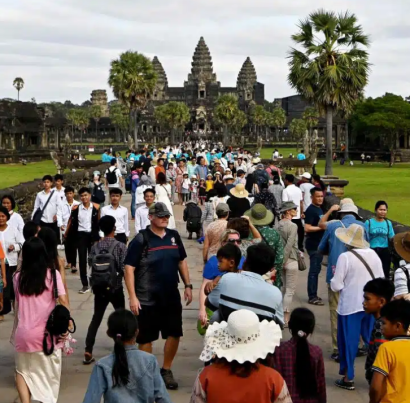 Cambodia displaces villagers from Angkor Wat