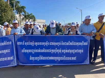 សមាជិក​ក្រុមប្រឹក្សាឃុំ​សង្កាត់​ជាប់ឆ្នោត​របស់​គណបក្ស​ភ្លើងទៀន​ ជាង ១០០​ ​នាក់ តវ៉ា​ឱ្យ​ប្រធាន​បក្ស និង​អគ្គលេខាធិការ​បក្ស​ចុះ​ចេញពី​តំណែង​