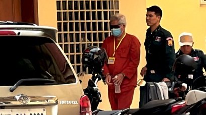 គ្រួសារ​ជន​ជាប់​ឃុំ​ថា លោក តូច ថឹង មន្ត្រី​បក្ស​ភ្លើង​ទៀន រង​សម្ពាធ​ផ្លូវ​ចិត្ត ក្រោយ​ពេល​អាជ្ញាធរ​ផ្ទេរ​ទៅ​ឃុំ​នៅ​ពន្ធនាគារ​ដាច់​ស្រយាល