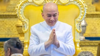 អ្នកឃ្លាំមើល​ថា ព្រះមហាក្សត្រ​មាន​ព្រះទ័យ​ត្រជាក់ តែ​ព្រះអង្គ​មិន​ទាន់​បាន​ព្យាយាម​សម្រប​សម្រួល​ដោះស្រាយ​វិបត្តិ​នយោបាយ