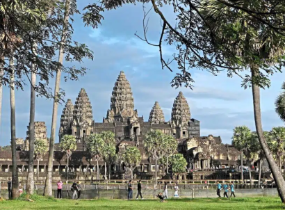 ‘Nearly 10,000 squatters leaving Angkor park’