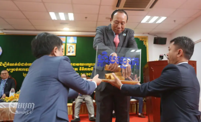 គជប ចាប់ឆ្នោតជ្រើស​រើស​លេខរៀងបក្សនយោបាយ ខណៈបក្សប្រឆាំងអះអាងផ្ទុយគ្នាអំពីការរួបរួមអង្គបោះឆ្នោត
