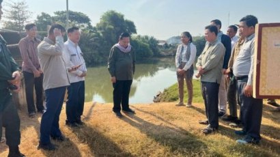 កសិករ​នៅ​ខេត្ត​បាត់ដំបង​ចោទ​អាជ្ញាធរ​ប្រកាន់​បក្ខពួក​រឿង​បើកទ្វារ​បង្ហូរទឹក​ដាក់​ស្រូវ