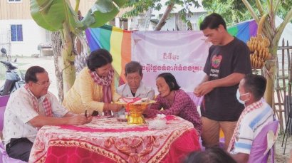 អ្នកស្រឡាញ់ភេទដូចគ្នា សប្បាយចិត្តដែលបានចុះសេចក្ដីថ្លែងទំនាក់ទំនងគ្រួសារ