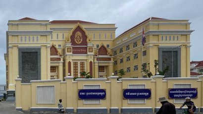 សមាគម​អាដហុក​រក​ឃើញ​ថា ចៅក្រម និង​ព្រះរាជអាជ្ញា​ប្រើ​សិទ្ធិ​ហួស​ផ្លូវ​ច្បាប់​អំឡុង​ពេល​សវនាការ