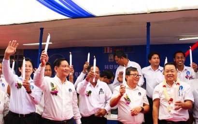 Few Former CNRP Lawmakers, Councilors Join Candlelight After Ban Lifts 
