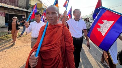 ព្រះសង្ឃ សយ សាត កំពុង​គេច​ព្រះ​កាយ​ពី​ការ​ធ្វើទុក្ខបុកម្នេញ​របស់​អាជ្ញាធរ
