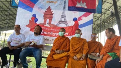 ព្រះសង្ឃ​ខ្មែរ​មួយ​ក្រុម​គង់​នៅ​ថៃ​ជួយ​ជនភៀសខ្លួន​ខ្មែរ​ដើម្បី​ចូលរួម​ស្ដារ​ប្រជាធិបតេយ្យ​នៅ​កម្ពុជា