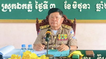ពលរដ្ឋ​ចំនួន​៥​ឃុំ នៅ​ខេត្ត​បាត់ដំបង​នៅ​តែ​ជម្នះ​ទាមទារ​ឱ្យ​ក្រសួង​មហាផ្ទៃ ដក​តំណែង​អភិបាល​ស្រុក​ឯក​ភ្នំ