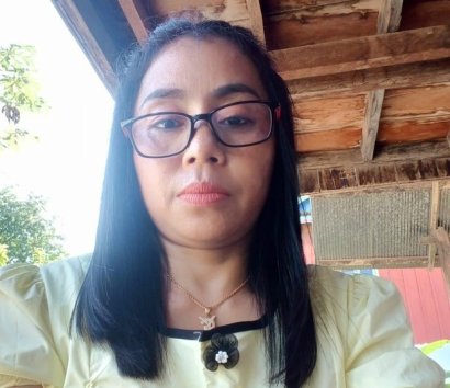 Cambodian who threw shoe at billboard image of Hun Sen resettles in Canada