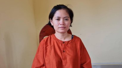 សាច់ញាតិ និង​សហជីព ទាមទារ​តុលាការ​ឱ្យ​ទម្លាក់​ការ​ចោទ​ប្រកាន់ និង​ដោះ​លែង​កញ្ញា ឈឹម ស៊ីថរ បន្ទាប់​ពី​ឃុំ​ខ្លួន​រយៈ​ពេល ១ឆ្នាំ