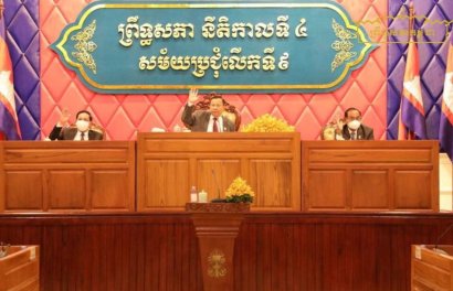 ព្រឹទ្ធសភា​ឯកភាព​ទាំងស្រុង​លើ​សេចក្ដី​ព្រាងច្បាប់​វិសោធនកម្ម​រដ្ឋធម្មនុញ្ញ​ដោយ​ឥត​កែប្រែ