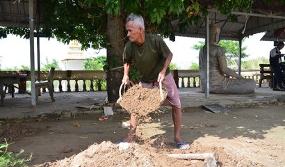 Pagodas support thousands of poor and homeless 