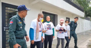 ក្រុម​ស្ត្រី​ថ្ងៃ​សុក្រ​ថា​តំណាង​អឺរ៉ុប​នឹង​ទៅ​ជួប​ស្វាមី​ពួកគេ​នៅ​ពន្ធនាគារ​ត្រពាំងផ្លុង​ខេត្ត​ត្បូងឃ្មុំ