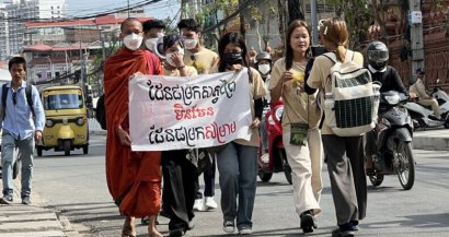 សកម្មជន​ដង្ហែ​ញត្តិ​ទៅ​ក្រសួង​បរិស្ថាន​ស្នើ​ឱ្យ​ឈប់​ចាក់​សំរាម​ក្នុង​ដែន​ជម្រក​សត្វព្រៃ​ខេត្ត​កោះកុង